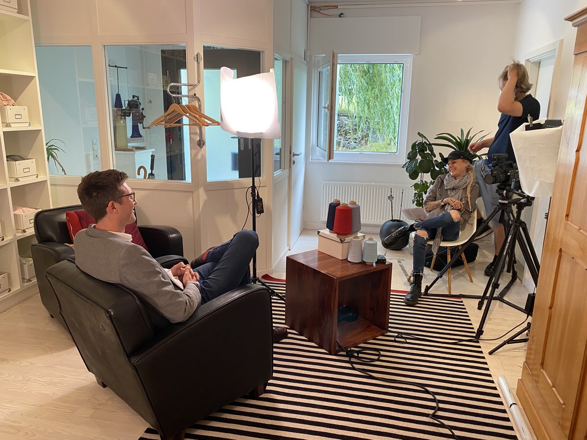 Formesse-Geschäftsführer Matthias Jaschke gibt ein Interview für die Reportage von Welt der Wunder.