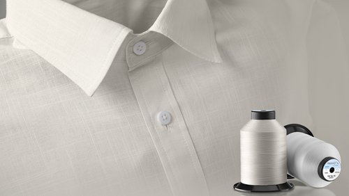 weißes Hemd mit Nähspule