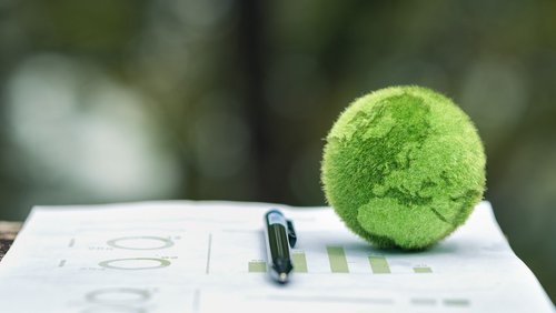 Report und grüne Weltkugel drauf