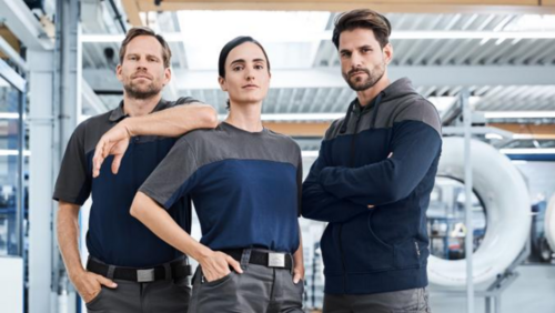 Frau und zwei Männer in Kübler-Arbeitskleidung