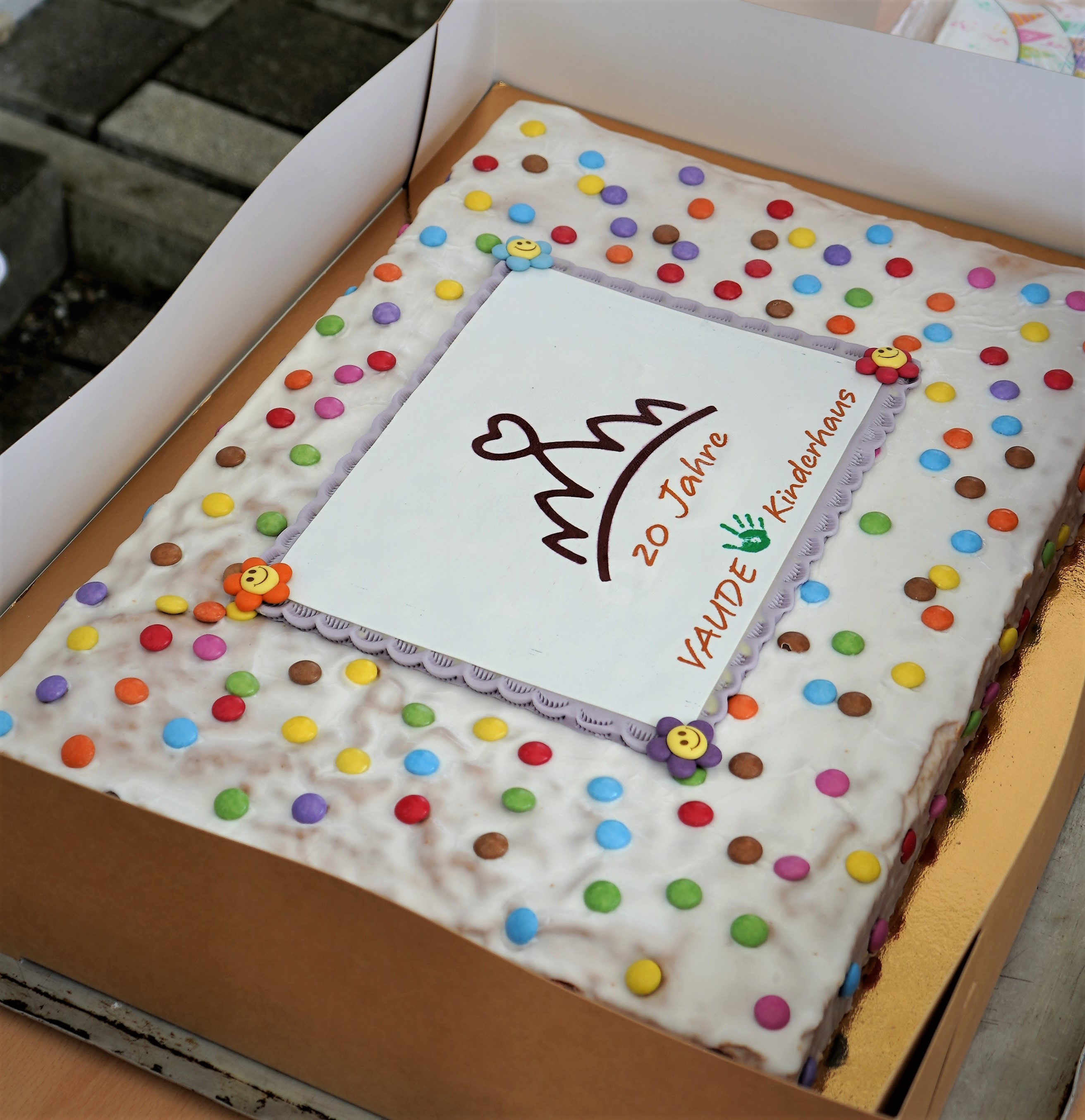 Kuchen mit Beschriftung 20 Jahre VAUDE Kinderhaus
