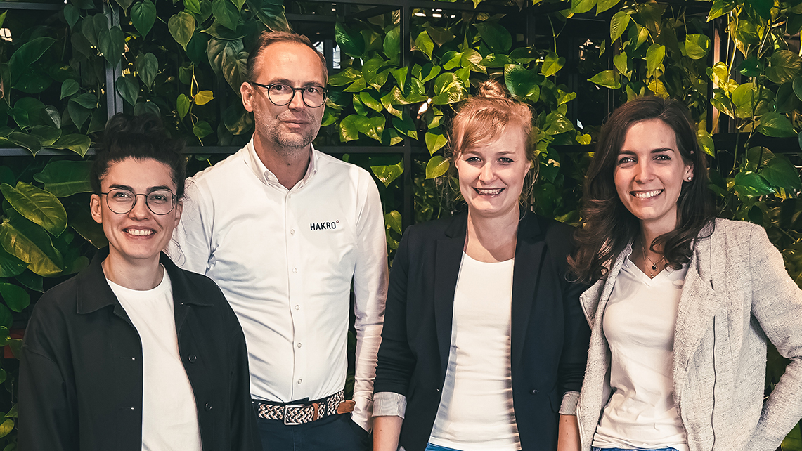 Ilyta LaCombe, Head of Corporate Responsibility bei OLYMP, Jochen Schmidt, Bereichsleiter Qualität, Werte und Nachhaltigkeit bei HAKRO, Helen Zitzelsberger, Corporate Responsibility bei OLYMP und Anna Rüchardt, Qualität, Werte und Nachhaltigkeit bei HAKRO