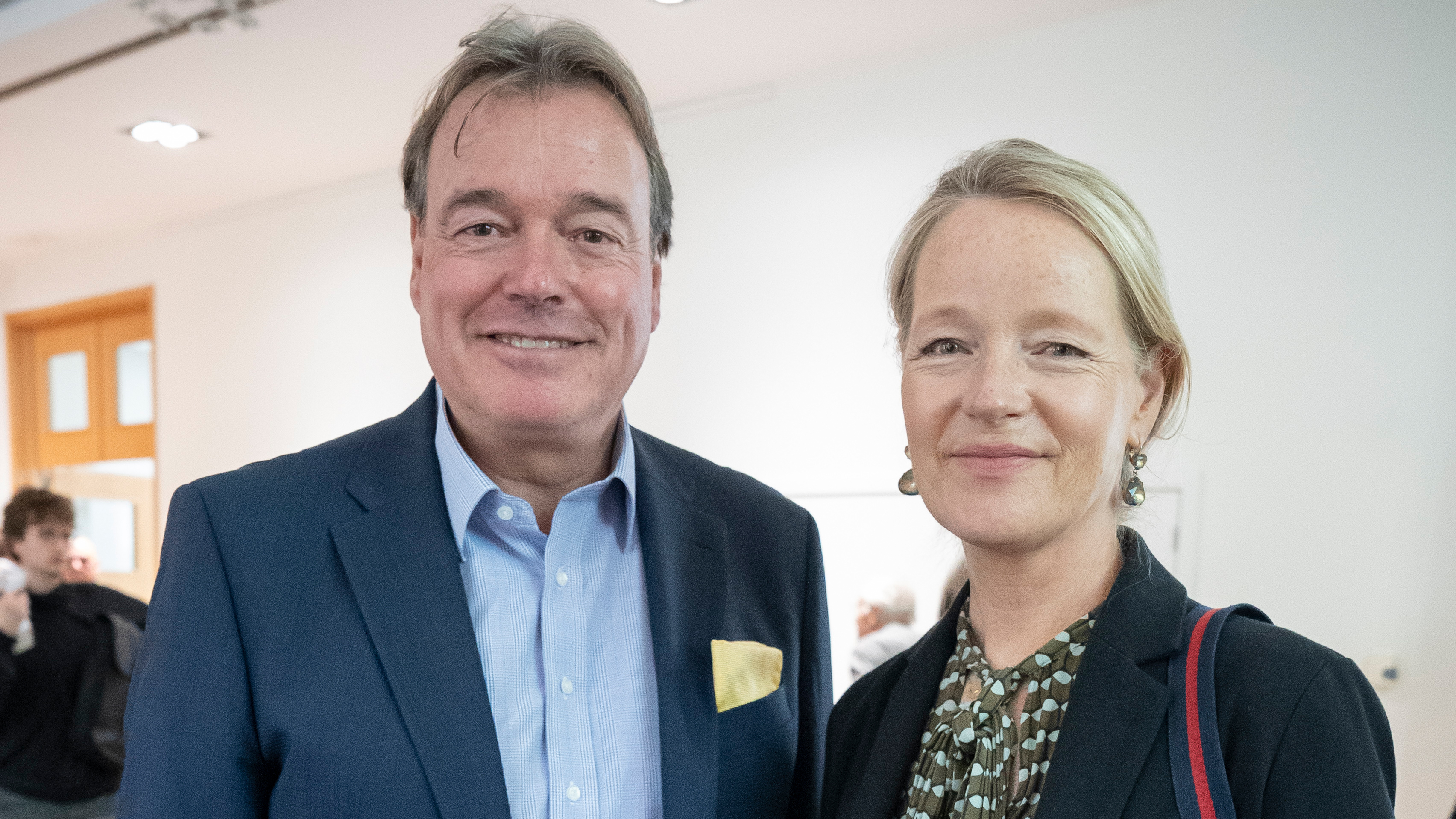 Thekla Walker, baden-württembergische Ministerin für Umwelt, Klima und Energiewirtschaft, mit Südwesttextil-Präsident Bodo Th. Bölzle.