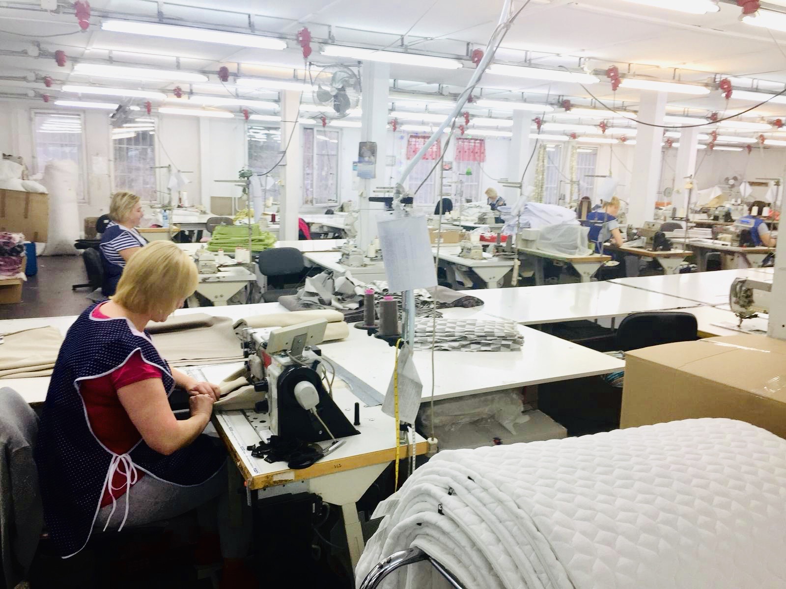 In der Näherei von Apelt in Polen werden Mund-Nasen-Masken in der Corona-Krise produziert.