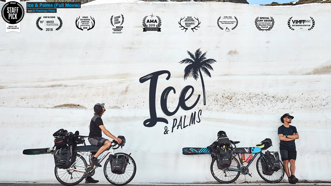 Zwei Männer mit schwer bepackten Fahrrädern vor großem Filmplakat von Ice & Palms