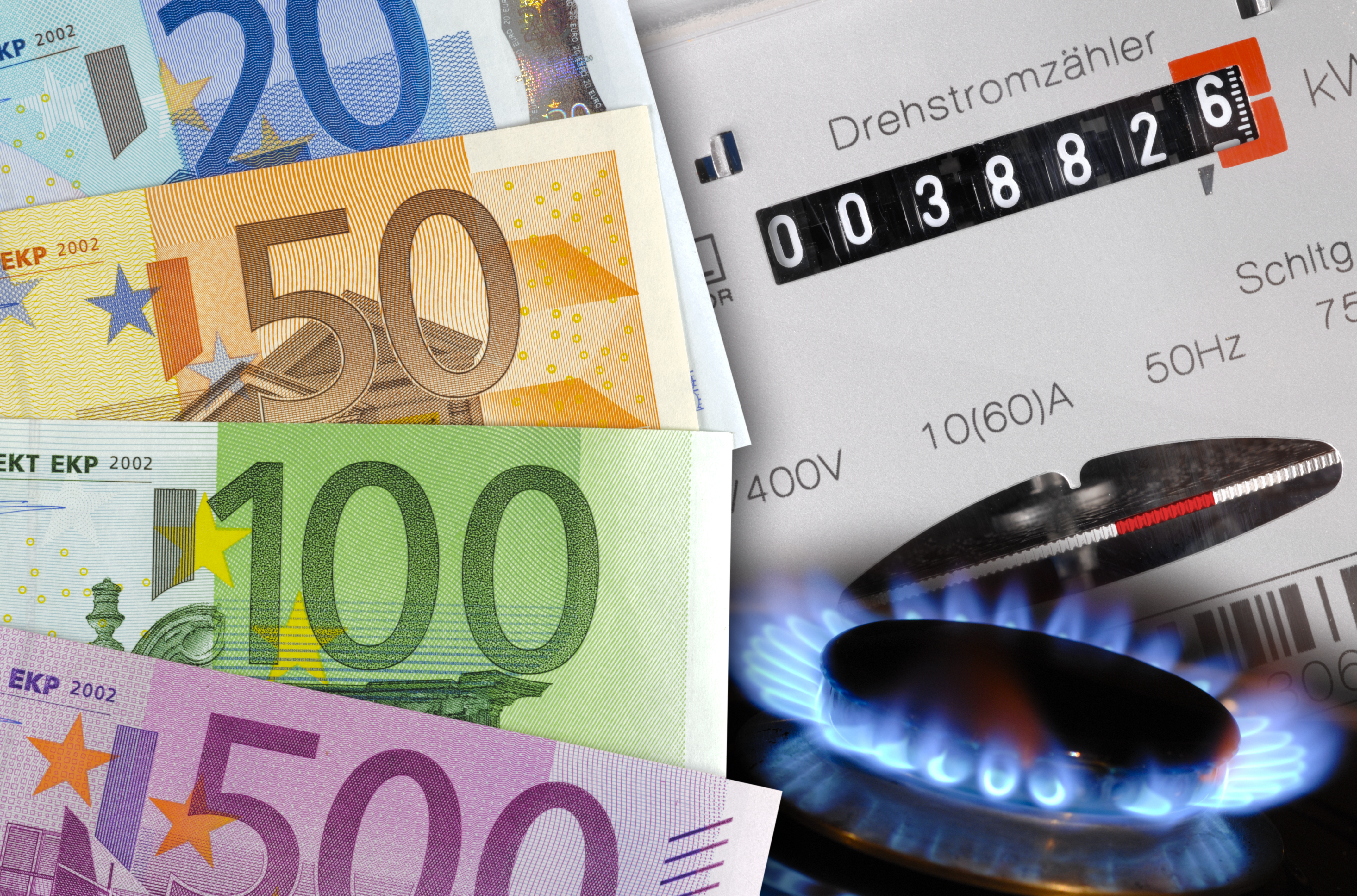 Euro-Bargeld, Gasflamme und Stromzähler als Symbol für teure Energiekosten